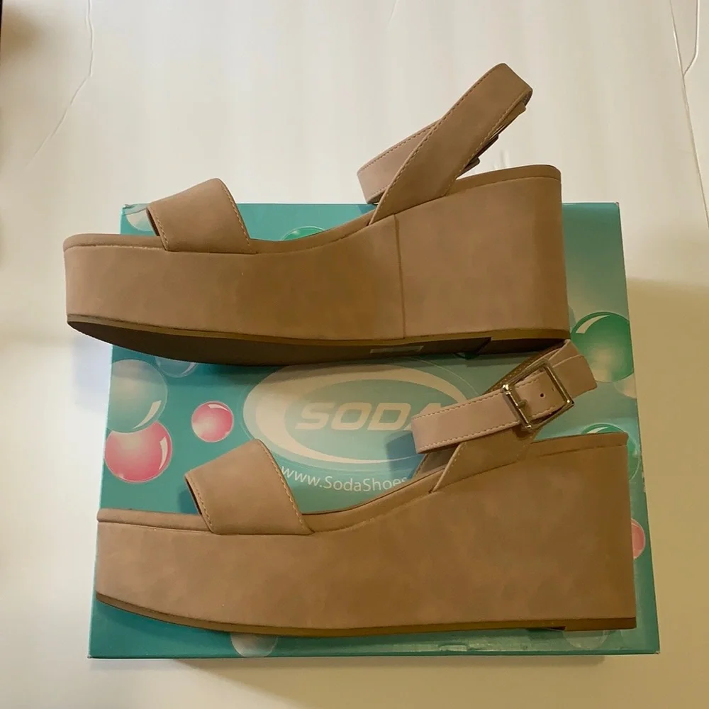 Size 10 Woman Tan Suede Wedges. - Picture 3 of 4